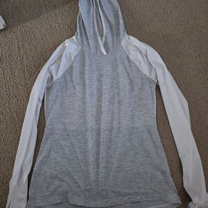 The North Face Women's Heather Gray and White Long Sleeve Hoodie